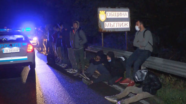 Девет души са задържани за трафик на мигранти в Сливен, Бургас и Ямбол