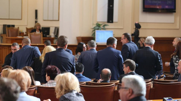 Депутатите приеха Закона за мерките при извънредно положение