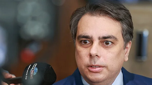 Асен Василев гласува в Хасково и подчерта европейската посока на България