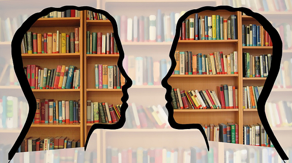 „Парасоциален“ е думата на 2025 според Кеймбридж – но какво всъщност означава?