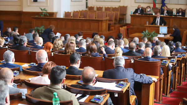 Първи работен ден: Депутатите обсъждат четири временни комисии. ИТН започва преговори за правителство