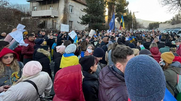 „Ние идваме!“: Улицата до руското посолство да се преименува на „Героите на Украйна“
