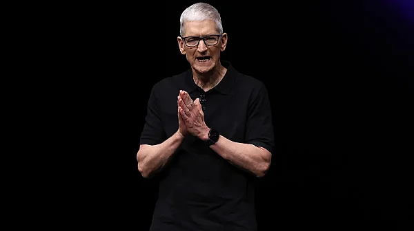 Тим Кук се оттегля от Apple като главен изпълнителен директор през септември
