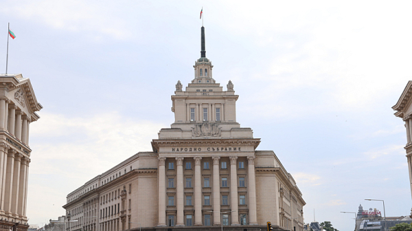 НС дебатира по шестия вот на недоверие срещу кабинета „Желязков“