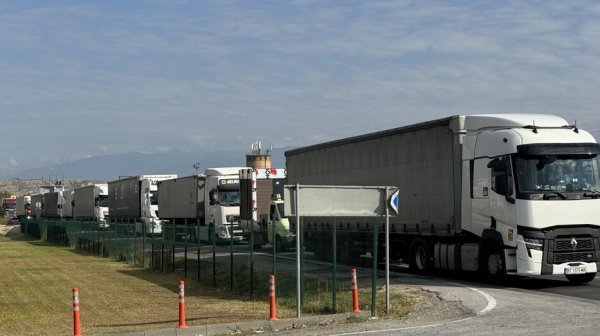 Какво може да направи България за блокираните тирове на „Кулата“?