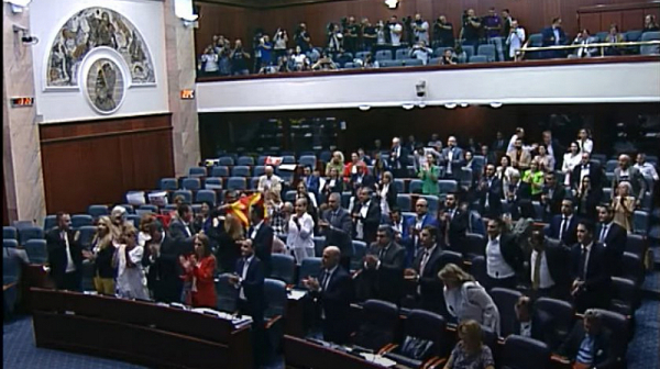 Парламентът на Република Северна Македония одобри т.нар. „френско предложение“. Какво следва?