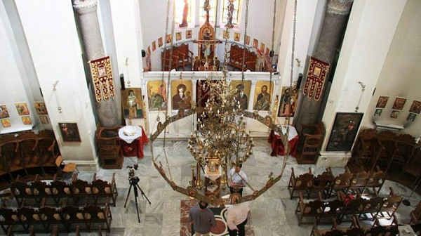 Гръцката църква уважи карантината. Спира всекидневните служби