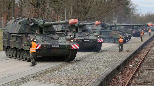 Германия възприема хибридна форма на военна служба