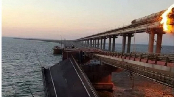 Трима души са загинали при взривовете на Кримския мост