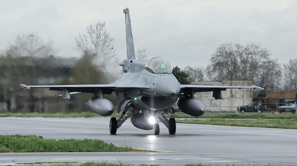 Радев в центъра на скандала с F-16: Службите на изслушване в парламента