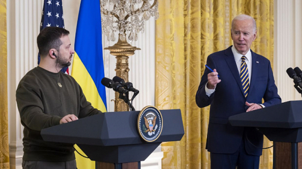 Байдън увери Зеленски, че САЩ ще са с Украйна колкото е необходимо