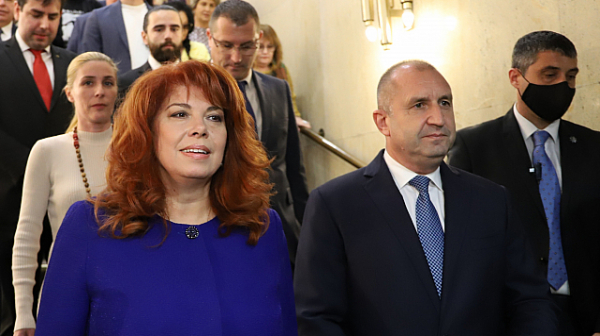 Радев и Йотова приеха удостоверенията си за избора им за президент и вицепрезидент от ЦИК