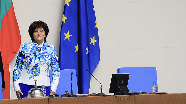 Очаквано! Цвета Караянчева остава председател на Народното събрание