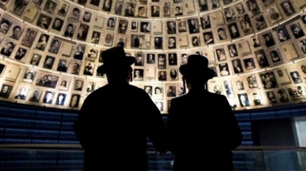 Почитат жертвите на Холокоста в Израел