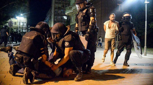 Невиждани кадри показват на Комисията за полицейското насилие на протестите