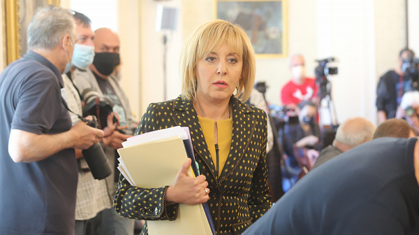 Мая Манолова: Изправи се България стоим категорично зад мира