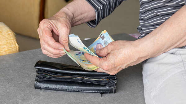 Статистически феномен: Инвалидните пенсии у нас вече изпреварват тези за стаж и възраст