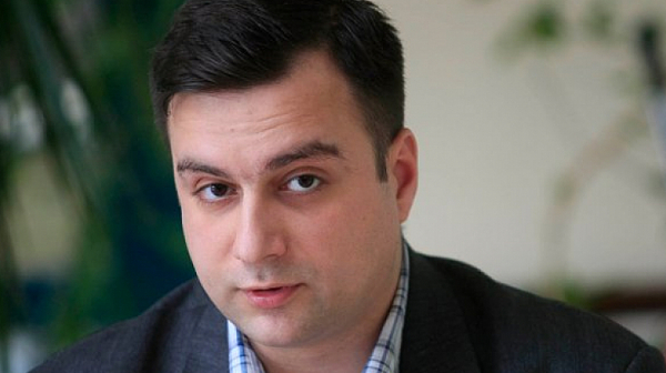 Политологът Борис Попиванов: В парламента шоуто надделява над парламентаризма
