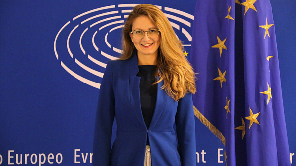 Цветелина Пенкова: Допълните средства от ЕС за българските граждани и бизнеса са под въпрос