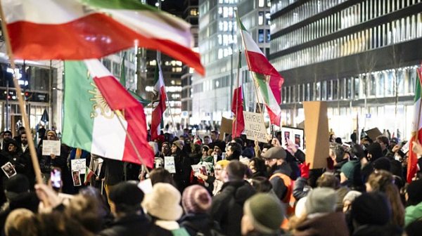 Над 2400 вече са жертвите в Иран. Бесят протестиращ