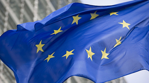 ЕС: Украинците може да получат до 3 г. право на престой в страни членки