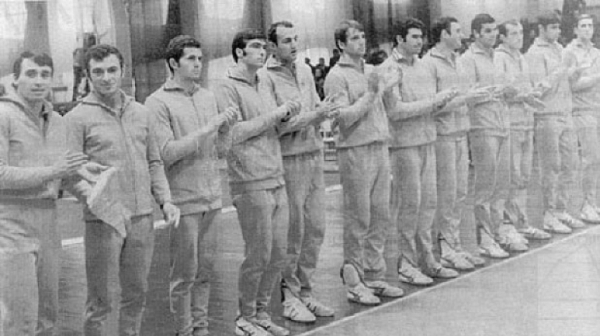 България докосва световната титла по волейбол и през 1970