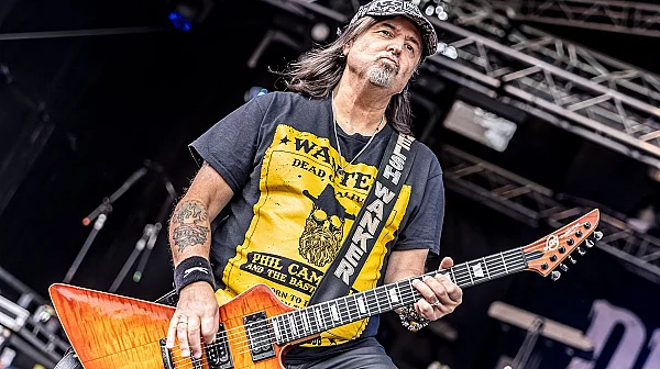 Почина китаристът на Motörhead Фил Кембъл