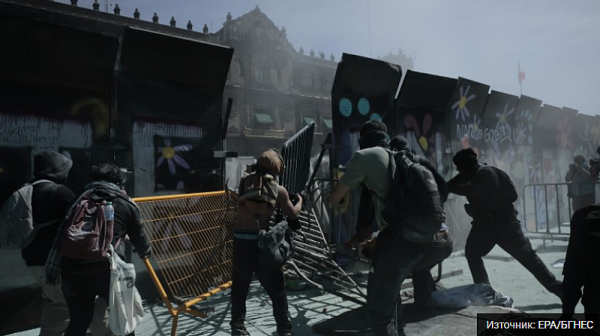 Поколение Z протестира срещу насилието след убийството на кмет в Мексико