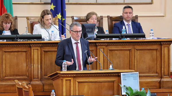 Министър Кацаров издаде две заповеди за коронакризата
