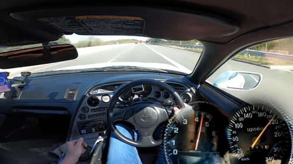 Германската полиция спря двойка след секс при 140 км/ч