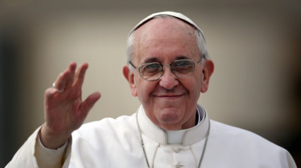 Папата се надява на мир в Либия