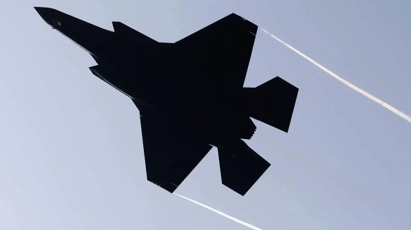 Докато протести заливат Техеран: Тръмп заплаши Иран с нов военен удар