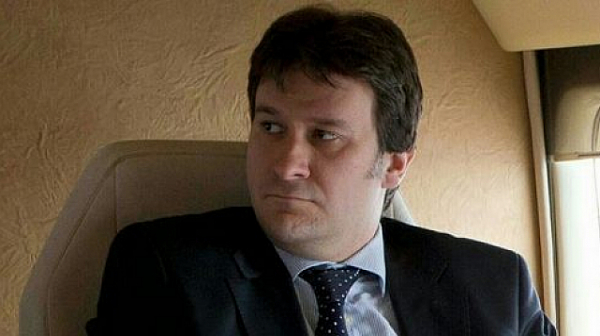 Политологът Милен Любенов: Правителството на Борисов е в изолация, той закъсня с оставката