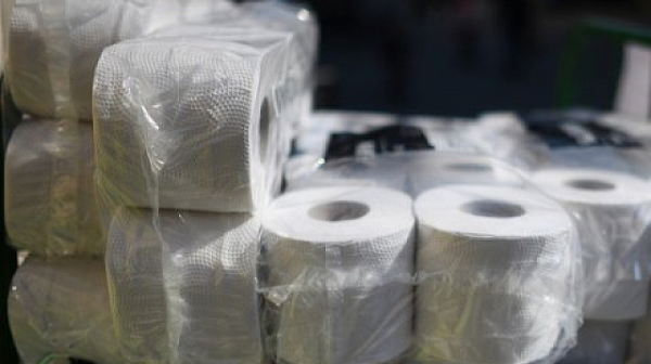 Блумбърг: Тоалетната хартия става кът в световен мащаб?