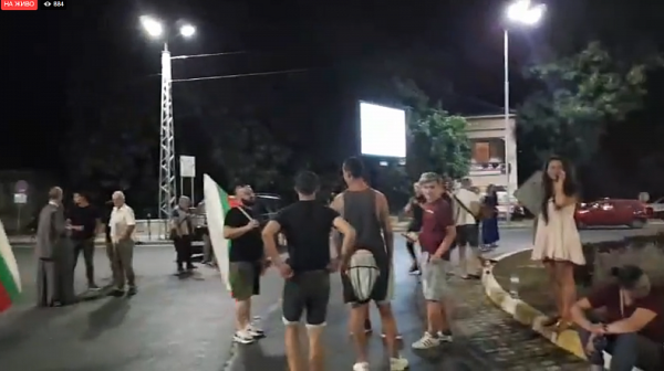 Протестиращи блокираха важно кръстовище в Пловдив /видео/