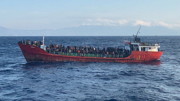 ЕК отпусна на Гърция още 103 милиона евро за справяне с бежанския натиск