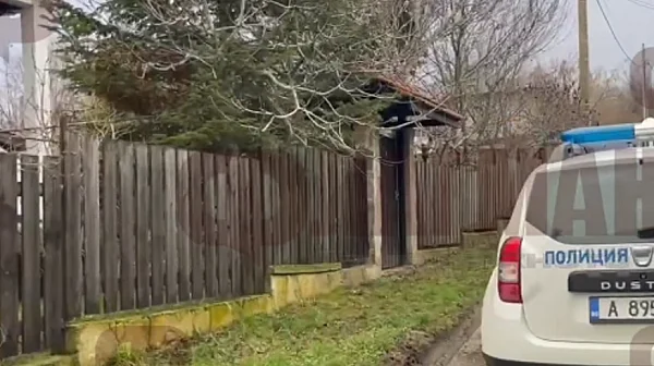 Претърсват къщата на Калушев на морето