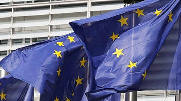 Еврокомисар: До 2027 г. ЕС ще бъде напълно независим от доставките на руски петрол и газ