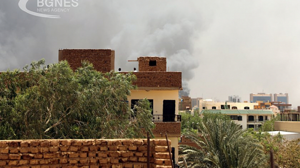 Ожесточените боеве в Хартум не стихват и след обявеното от суданската армия примирие