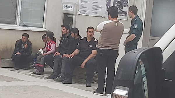 Хванаха тир с около 100 мигранти в Бургас, шофьорът е македонец