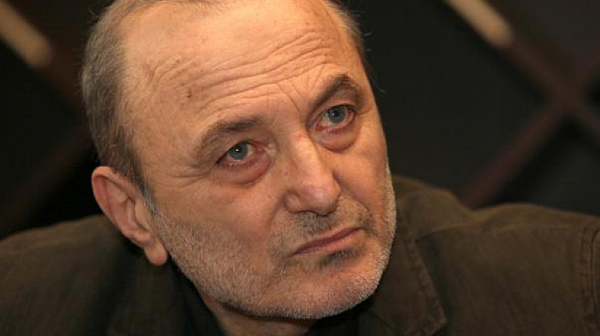 Д-р Николай Михайлов: Протестът е да депрограмира образа на Борисов, актьор в унизително пошъл театър