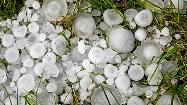 Динамично време след изборите: Дъжд, гръмотевици и риск от градушки