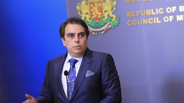 Асен Василев: Държавата има пари, но без решение на парламента няма как да бъдат насочени към хората