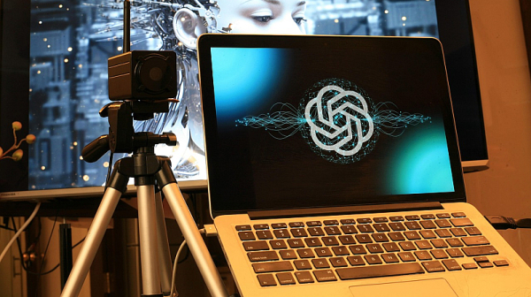 ЕС се бави с решението как да контролира ChatGPT