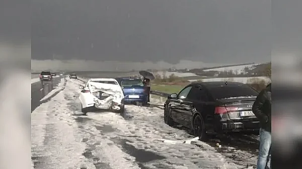 Три коли се удариха на „Хемус“ край Шумен в дъжд и градушка