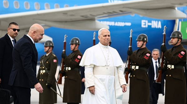 Папата кацна в Анкара, ще даде пресконференция с Ердоган