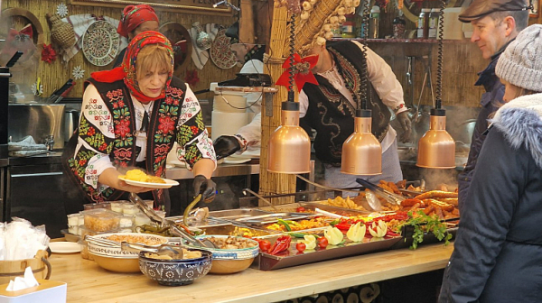 Румънците опразват джобовете, доходите падат, разходите скачат