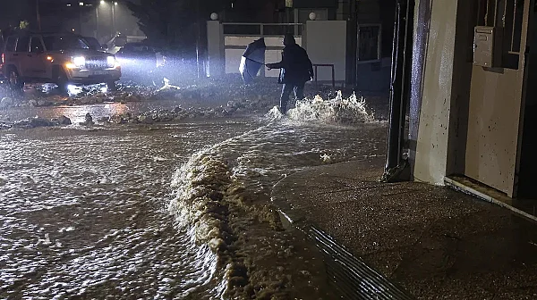 Две жертви след тежките наводнения в Гърция. Циклонът продължава да вилнее