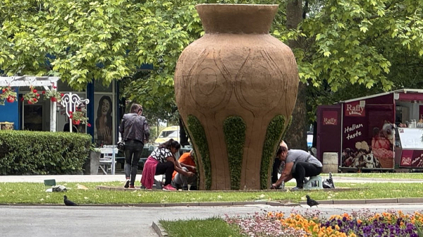 Над 35 000 цветя ще красят един от символите на Русе – Вазата в Парка на младежта