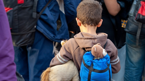 Разбиха мрежа за трафик на непълнолетни мигранти в Испания